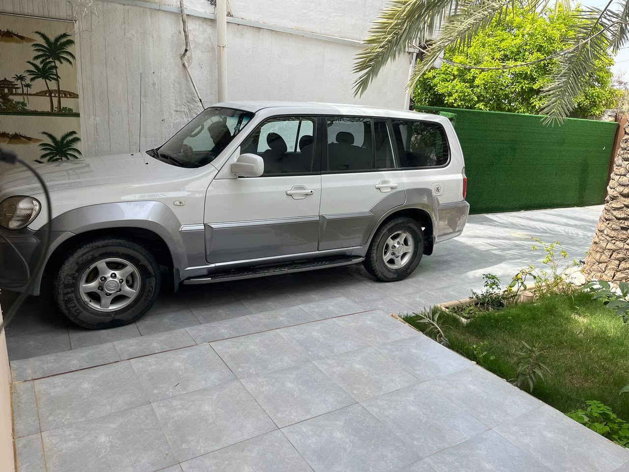 الموديل: 2004.
المحرك: V6 سعة 3.5 لتر 
الدفع: رباعي (4WD) 

الحالة الخارجية: صبغ الوكالة، بدن نظيف جداً وخالٍ من العيوب الواضحة، مع إطارات بحالة جيدة جداً.
الرقم: رقم جديد باسمي 
السعر ،100 وبيها مجال
رقم الهاتف ، *********** اتصال ، واتس اب
