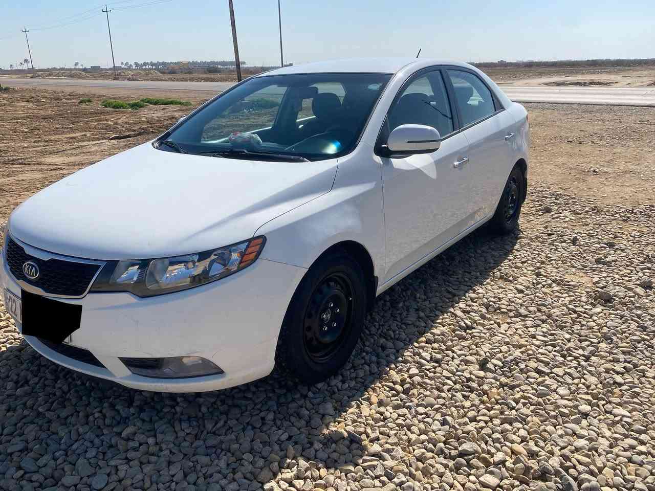 السلام عليكم للبيع سيراتو 2013
رقم أربيل ارقام وسنويه جديد تريد تحويل تريد وكاله
مواصفات معروفه عده الفتحه والبصمه 
محرك 1600 مكفول 
سياره مكفوله من ضربه وتبديل فقط صبغ بخشم البنيد قليل باقي السياره مكفوله
سعر 110وبيها مجال.مكاني واسط صويره
***********
