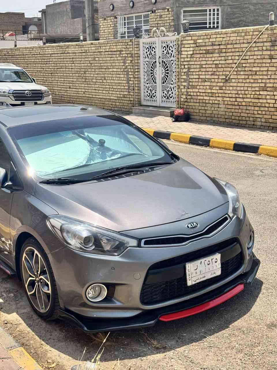 السلام عليكم
للبيع سيراتو 2016 تك باب مكفوله كفاله من الصبغ او الحادث استيراد الشركه الدوليه العراقيه فول مواصفات من بصمه وحساسات اماميه خلفيه كامره شاشه لمس بلاديه فتحه سقف  مقاعد جلد مواصفات كامله ومعروفه رقم بغداد باسمي ماشيه ١٠٧ الف كيلو حقيقي سونار مرفق مع الصور 
السعر 115 وبيها مجال
مكاني واسط قضاء الحي
للتواصل ع الرقم ***********
