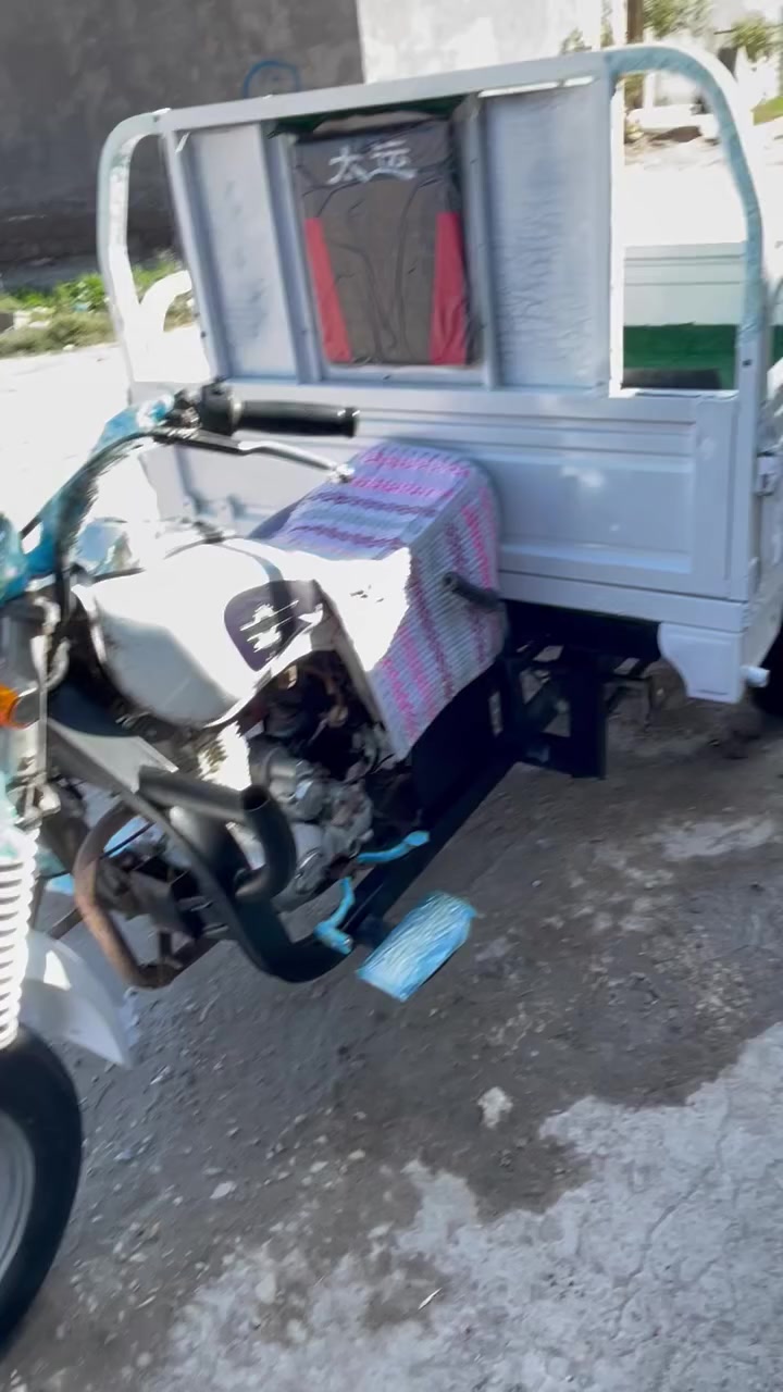 السلام عليكم
ستوته دايون 

مديل 2014

محرك جديد

مامفتوح محركهه 

تايرات جدد 

وراق صوليه 

كهربائيات جدد

سلف هندر 

شاير شغاله 

شاصي مكفول 

ركبه مكفوله 

مكاني ناصريه قضاء الرفاعي 

نتصل وبلخدمه 

***********
