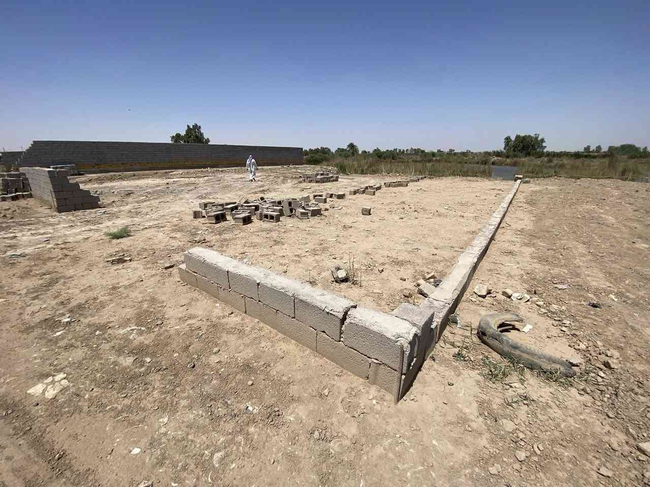 ٣٠٠ م
حيّ الجوادين  داخل فرع مقابيل الملعب الجديد(بجهه حي الكوفه)
مقابلها مجمع سكني/شارع ١٠ م
١٢م
***********
خاص متوفر
