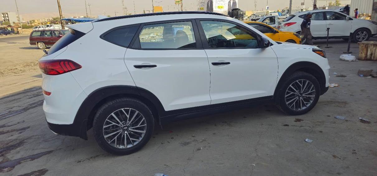 للبيع أو مراوسة
تكسون موديل ٢٠٢٠ ماشية ٢١ ألف ميل فقط وارد أمريكي 
ضررها جاملخ خلفي وشوية من الباب الخلفي وملاحظات بسيطة جدا 
فول مواصفات أرقام وسنوية وهزة جديدة كوبون بنزين بها 
١٨٠$ 
***********
