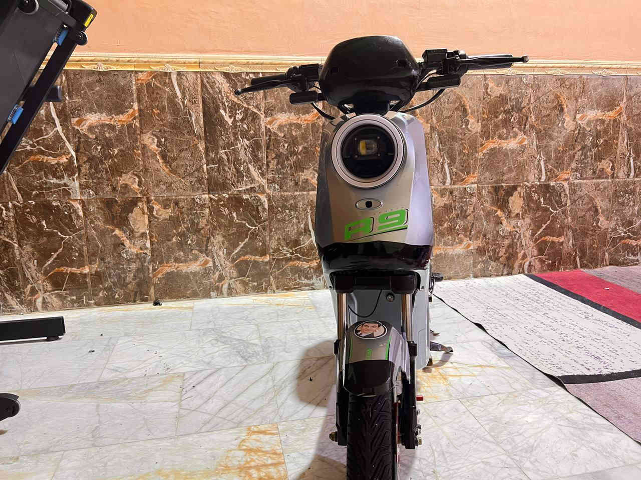 سلام عليكم دراجه R9 للبيع
دراجه ما بيه نقص برقي كامله من كلشي

بطاريات32 مكاني الهارثه رقمي *********** سعر450 وبي مجال
