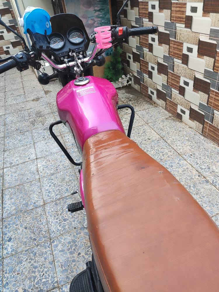 دراجة دايوان مديل ٢٣ حلوه ونظيفة المحرك ١٥٠ شرط ما مفتوح الدراجة حلوه كلش وكلشي بيها شغال و عل الكفالة شلعتها حلوه مرتبة كلش واحلا من الصور بعد سعره ١٢٠٠ قفل للتواصل *********** النجف, العراق
