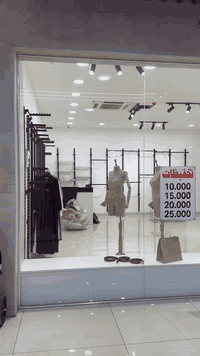 ديكور متكامل للبيع
النوعيه التركي 
♦️استاندات مع ملحقات متكامله مع ميز كاشير ...
السعر 700 الف  
للتواصل *********** 
♦️♦️♦️♦️♦️♦️المليكان غير مشمول بلبيع)))))))
علما ....الديكور مستخدم شهر واحد
