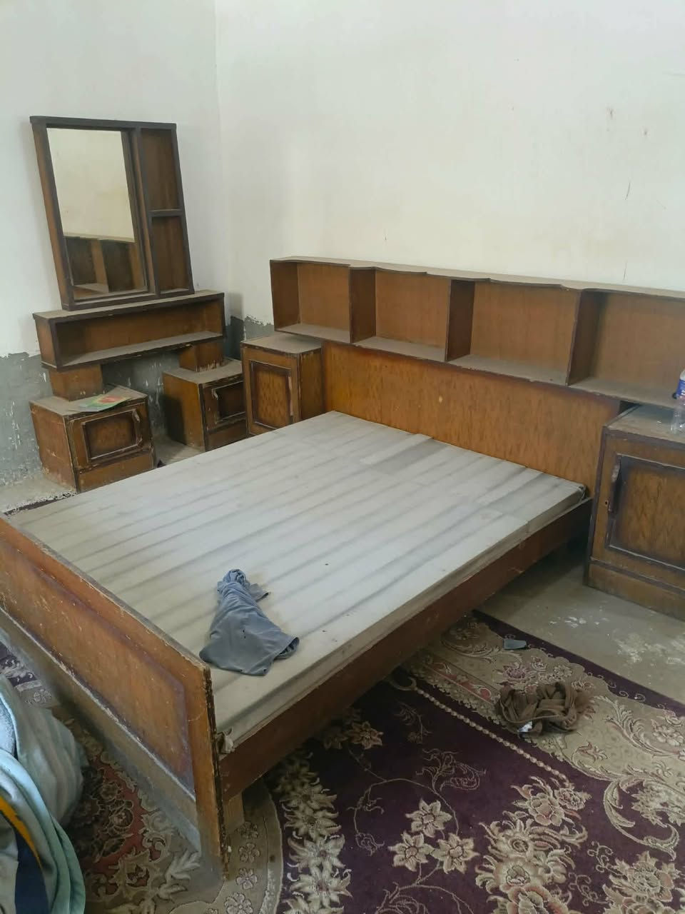 للبيع السعر ١٥٠ مكانه ابو خستاوي شراي يتصل عل هذا رقم ***********
