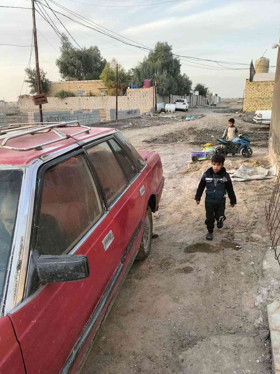 سلام عليكم لبيع سياره كير ومكينه وحداديه كله نضيف وتواير وكهربائيات بدون راعي رقم نينوه السعر 12 وبيه مجال حك الجيه الستفسار *********** ما متواجد نت شراي نتصل ع رقم وشكرن لكم العنوان الناصريه جريق الجامعه
