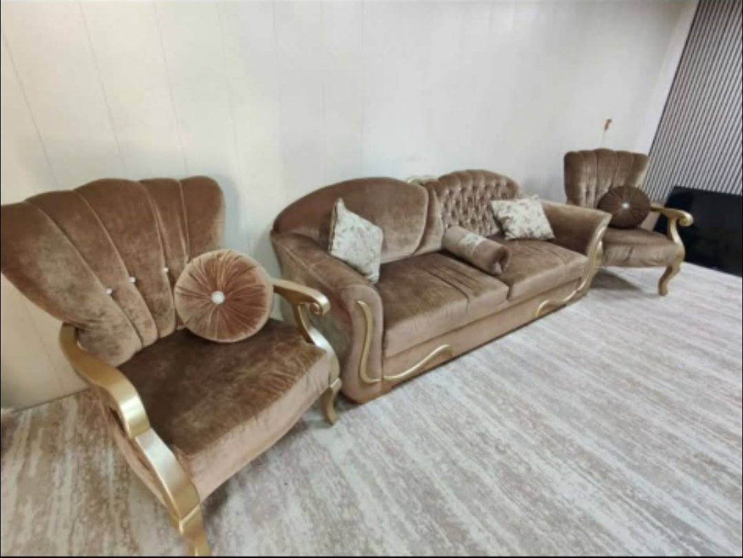 تاقم قەنەفەی کلاسیکی تورکی عەسڵی
٦٥٠ ھەزار و معامەلە لەسلێمانیە 
***********
