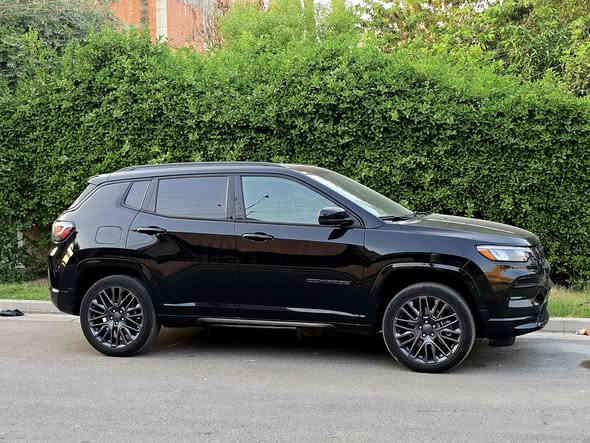 جيب كومباس 2023 لمتد بلاك ايدشن  شكل الجديد للبيع 

فول مواصفات
بانوراما 
داخل جلد
ويل كبير
رادارات جانبيه 
ليد 
شاشه كبيره 

ماشيه 17 الف 

الحادث جانبي قطعه وحده فقط جاملغ 

السعر 175 قابل للتفاوض 

مكان السياره بغداد حي الاطباء بلجهاد قرب خدمي شارع المطار 

للتواصل على الرقم ***********
