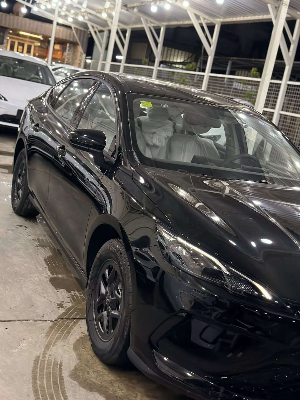 (معرض ميديا)
السلام عليكم بي واي دي سيل 5
للون اسود زيروو 0 
العده كامله (1-كاعيات 2-فوم3-ماسحات 4-مثلث )
1-(عنوان بغداد شارع المعارض مال كريعات يم معرض ميديا) 
السعر18.600مليوننن 
الاتصال ***********
واتس اب ***********
