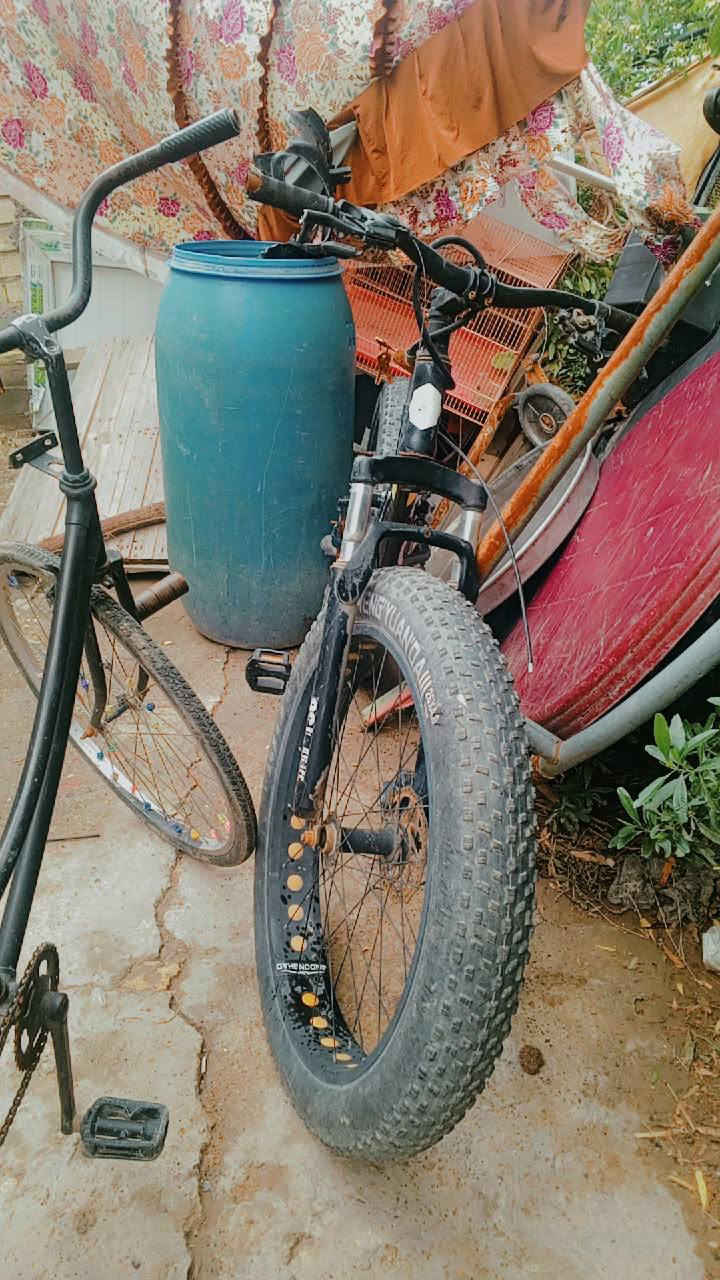 سلام عليكم 3بايسكلات للبيع كلمن وسعره البناتي40 
والدبابه 40وثاني 40مكاني بوب الشام ***********رقمي فقط وات ساب
