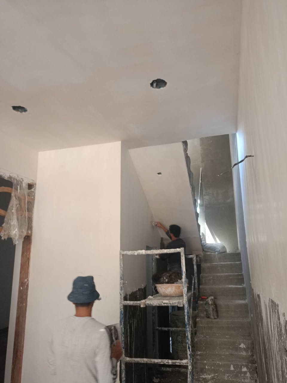 🏗️ جارِ تنفيذ أعمال التشطيب
بعد استلام الهيكل، باشر فريق دارك جاهز بتنفيذ أعمال التشطيب بأدق التفاصيل وأعلى معايير الجودة، مع متابعة مستمرة لكل مرحلة لضمان أفضل النتائج.
✨ دقة بالتنفيذ
✨ جودة بالمواد
✨ إشراف ومتابعة ميدانية
دارك جاهز
📞 ***********
بإدارة مصطفى غزوان 🏡
