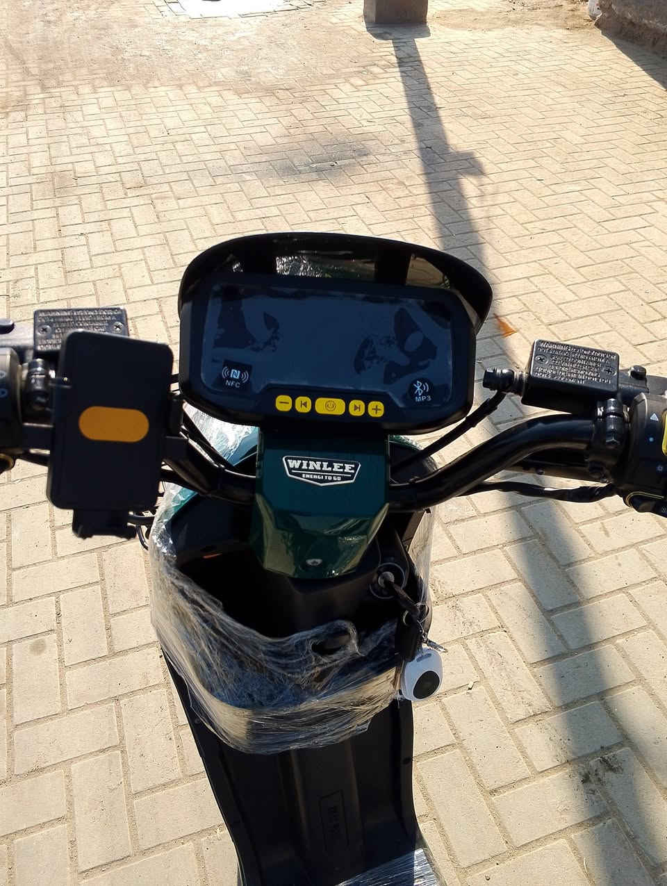 سلام وعليكم R9للبيع. 32أمبير مديل2026 توه مطلعها من ألوكيل وصلها موجود سبب لبيع محتاج فلوسها بطاريات ع فحص. شاشه ذكيه
كهربائيات كلها شغاله 
نضام ال N
نضام ال R
سماعه بلوتوث 
تايرات جدد 
اشاير 
رباعيه
سكنات زرك 
حساسات حمر رماش 
 ***********
