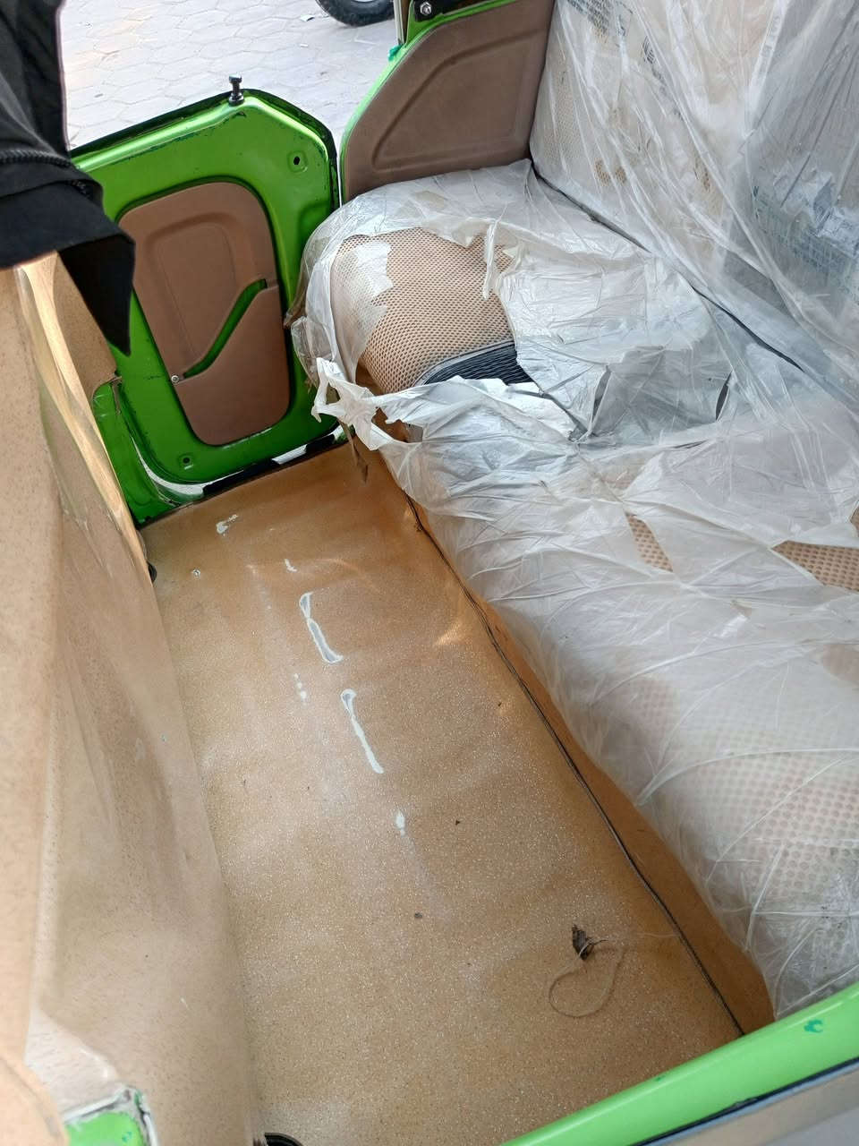 سلام عليكم تكتك 21شهر 11 للبيع بيها صبغ عام لون تفاحي جماليه مكينه مكفوله السعر 7500 بها مجال بسيط التواصل ***********
