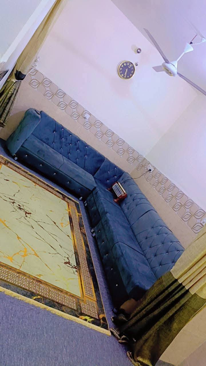 سلام عليكم بيت خمسين متر طابقين بناء حديث طابوك كونكريت غرفتين وصاله فوك والطابق الاول مطبخ وصاله وحمامات 2 وستقبال ومنور العنوان شارع بغداد عامود 12 حي العباس. ع قرب مولدة صدام يبعد عن الحولي 100متر ويبعد عن الامام 3دقائق رقم الهاتف مع الاثاث ***********
