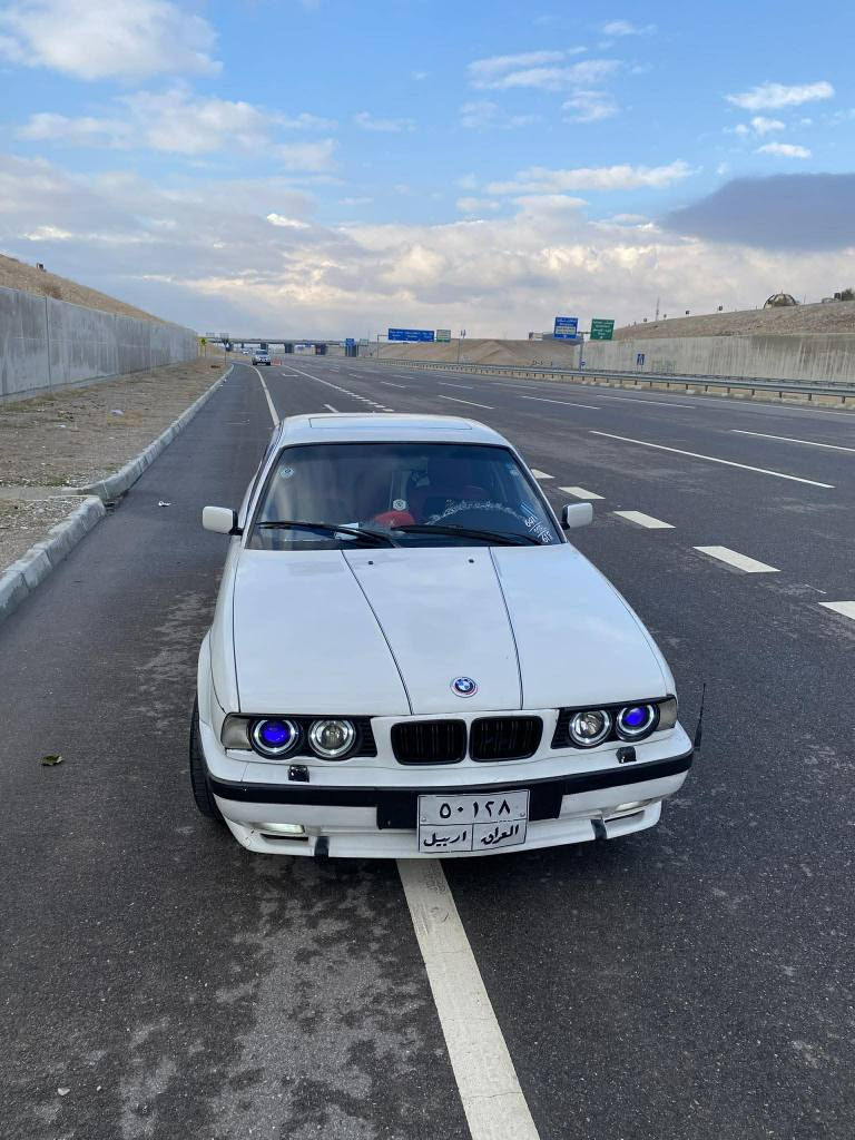 مەکینە 525i کەپس دیجیتیڵ مۆدیل 1994 فول فول مواسەفات تۆماتیک سڵاید abs شەغال تەلەفنۆن جوار جام کارەبایە کوشین جلد تایە و ویل m لایت ئەڵقە کامل جوان کاری بۆکراوە سەیارەکە ئەکسل و گێر و مەکینەی بەشەرت تەحویل غرامە بەشەرت عامە بێلێدران سحعری 62 وە رەقەمە مەجالێ برایانە هەولێر کێمشتەریە تەلەفۆن بکات  *********** أربيل, العراق
