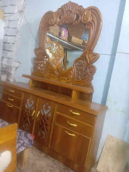 غرفة ٥باب صاج موديل حديث جدا نظيفة جاهزة الظعر٥٥٠قفل تواصل خاص ***********
