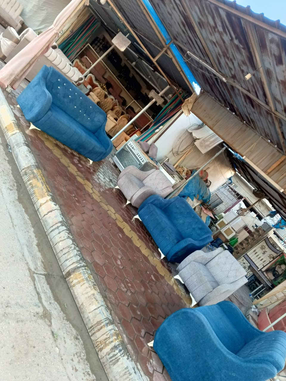 تخم عشر مقاعد مستعمل نضيف السعر 300 ألف العنوان العزيزيه منطقة باب الحاره للمراسلة *********** يوجد واتساب وماسنجر وتوصيل بل الاجره
