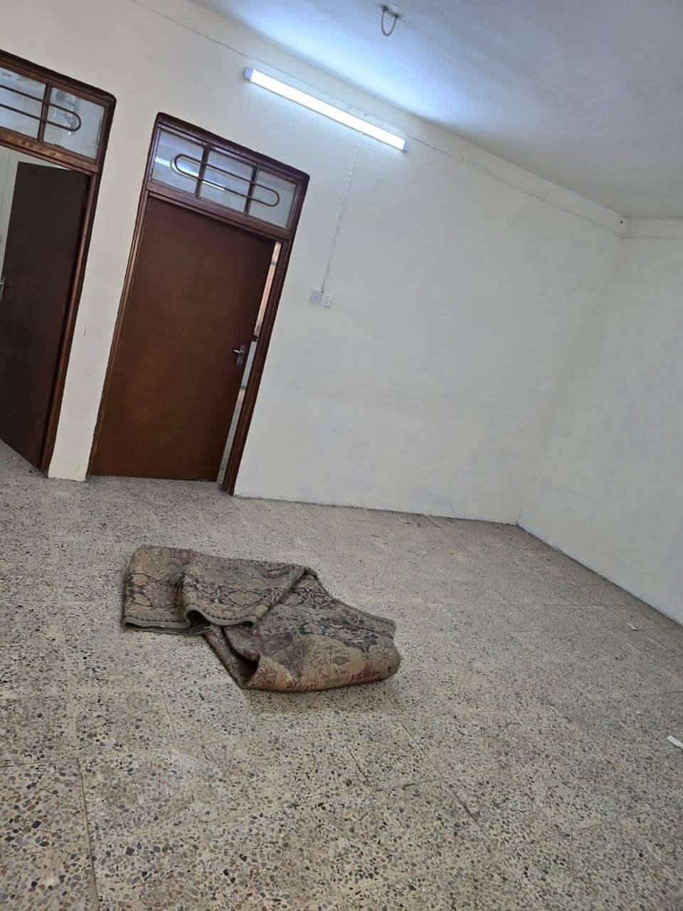 الايجار بيت طابق ارضي
حي سومر مقابيل السوق
المساحه 200 م
غرفتين وهول استقبال مطبخ ومشتملات وكراج
***********
***********
