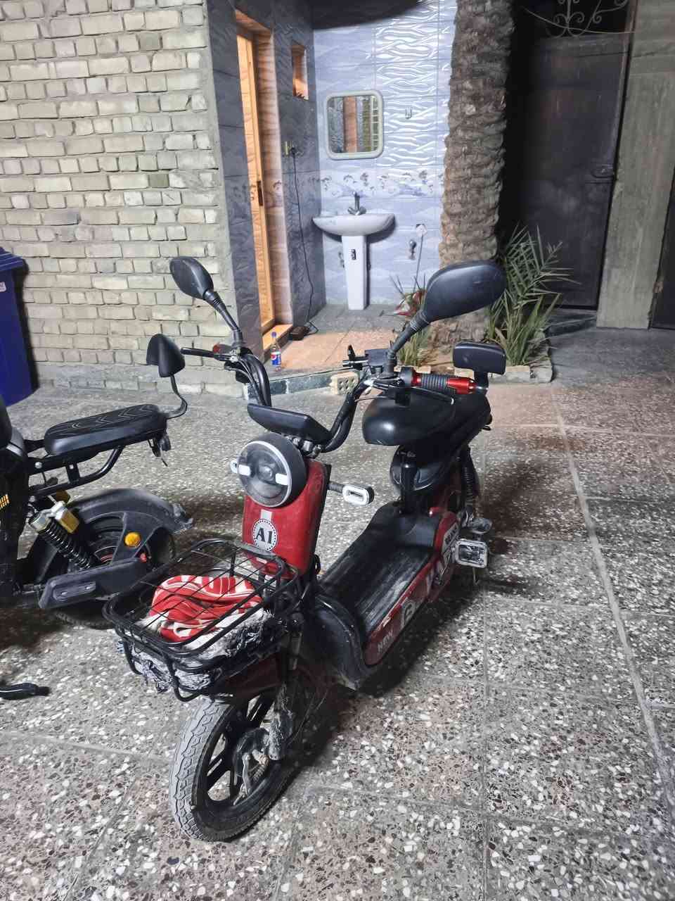 سلام عليكم دراجه شحن حجم 14 بطاريات جدد  🔋مستعجل ع البيع مكفوله فقط اكو صوت بيهه ماعرف مال شنو بس تمشي
بلوتوث اشاير لايت زنون قفل جهاز انذار + سرعته 60 غير حقيقي حقيقي 40  وياه شاحنه السعر  150 وبيه مجال حك الجيه مكاني مدينه الصدر الاورفلي لاستفسار ***********
