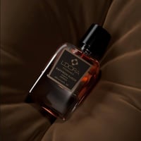 Saffron Suede • 100مل • دافئة جلدية