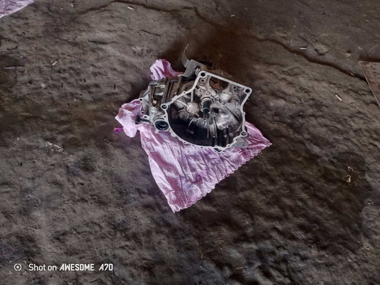 مكينه وكير سايبه المكينه بيها تبخير قليل
والكير على الضمان 
مكاني بغداد شعله 
السعر قفل ٢٥٠الف

واتساب
***********
