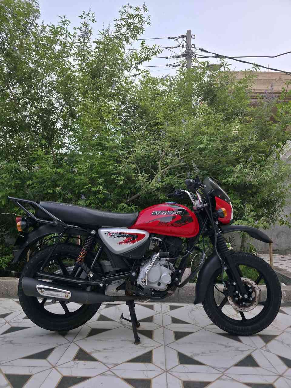 السلام عليكم
 للبيع دراجة بجاج بوكسر 150cc
​الموديل: 2022
​ الممشى: 5,000 كم فقط (استخدام خفيف جداً بحكم المماش)
​الحالة العامة: ممتازة، نظيفة جداً 
​الموقع: البصرة / كرمه علي.
​السعر: 1,750,000 دينار
​للتواصل والمعاينة يرجى مراسلتي أو الاتصال: ***********
