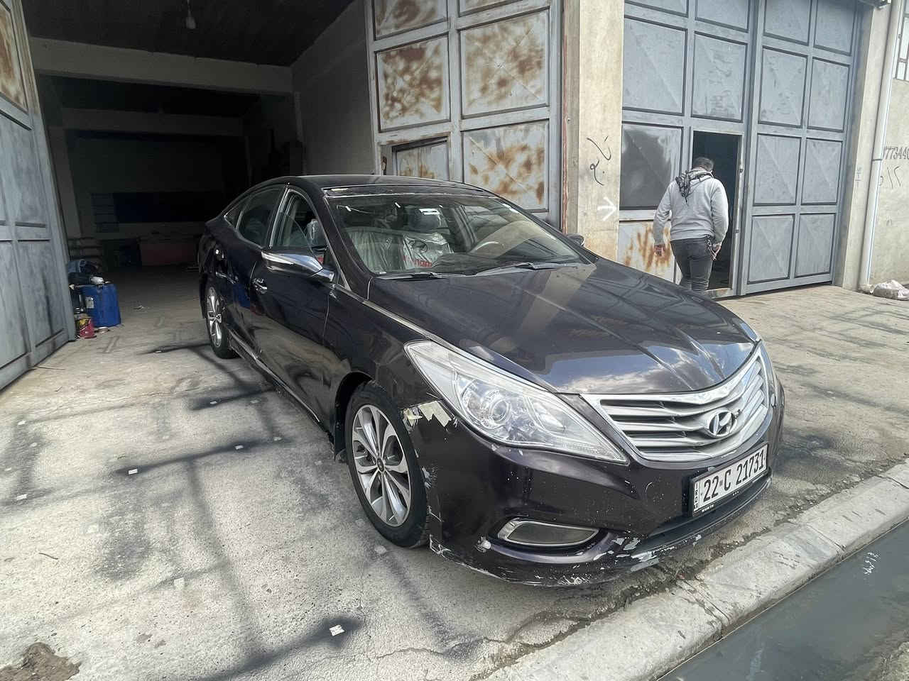 السلام عليكم 
ازيرا 2011
موصفات فول 
لون باذنجاني
ضرر نفس الموضح بل صوره وبيها صندوك  ابيع على نفس الضرر رقم اربيل 
السعر 92$وبيها مجال 
للتواصل :***********
