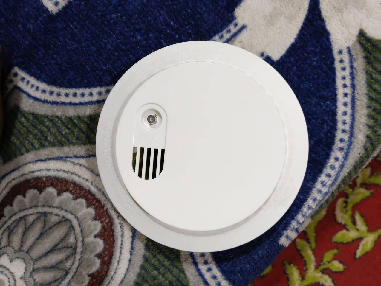 سلام عليكم عندي هاي الجوزه وجهاز انذار مال حريق اليفيدنه يتصل وبل خدمه ***********
