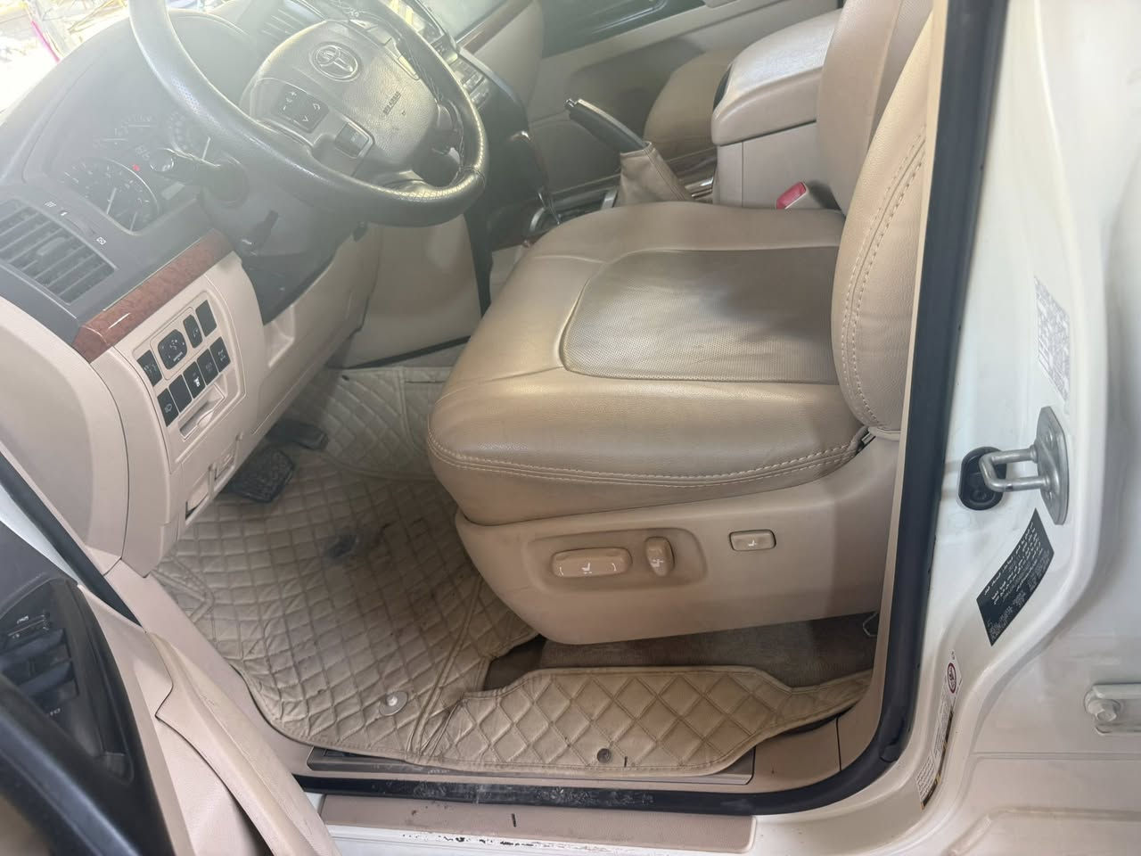 2013 مكفوله ماشيه 112 ألف فقط السعر 38مكانه بغداد ***********
