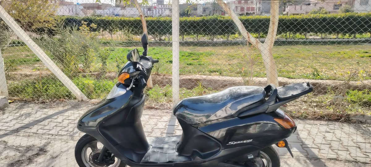 سلام عليكم
. 
دراجه سبيسي يباني 🇯🇵
. 
كابريتر اصلي. 
. 
صاانصه اصلي 
. هندر سلف شغالات. 
. 
كرهبيات كله شغاله. 
. 
قفل ستيرن قفل جنطة  شغالت. 
بريكات شغالت بل مكان. 
. 
دبلات اصليه وهم شغالت. 
كفرات ابو لختم اصلي. 
. 
سوادات كله اصليه 
﷼. 
***********: مكان كوت شارع الزهراء
