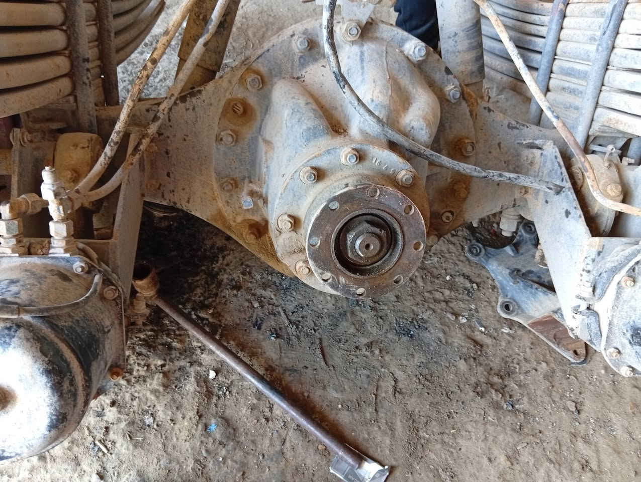 السلام عليكم محرك داف 6سلندر نظيف جدا شرط الشغل
كير 27ZF 

اكسل داف 

فريندكسل داف مع السبرنك أو بدون سبرنكك 
كراج الشريفي بلتفصيخ ناصرية ***********
