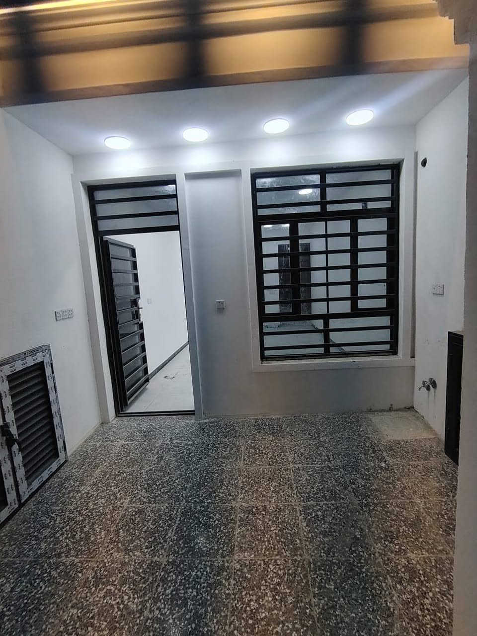 السلام عليكم ورحمه الله وبركاته 

للبيع في ابو دشير بيت جديد المساحه 80متر عرض الشارع 15 متر قرب مدرسة خديجه

غرفتين نوم وصاله ومطبخ وحمام

للستفسار اكثر مكتب قصر بغداد شارع جامع الرحمن 

***********
***********
#للجميع
#المتابعين
@إشارة
