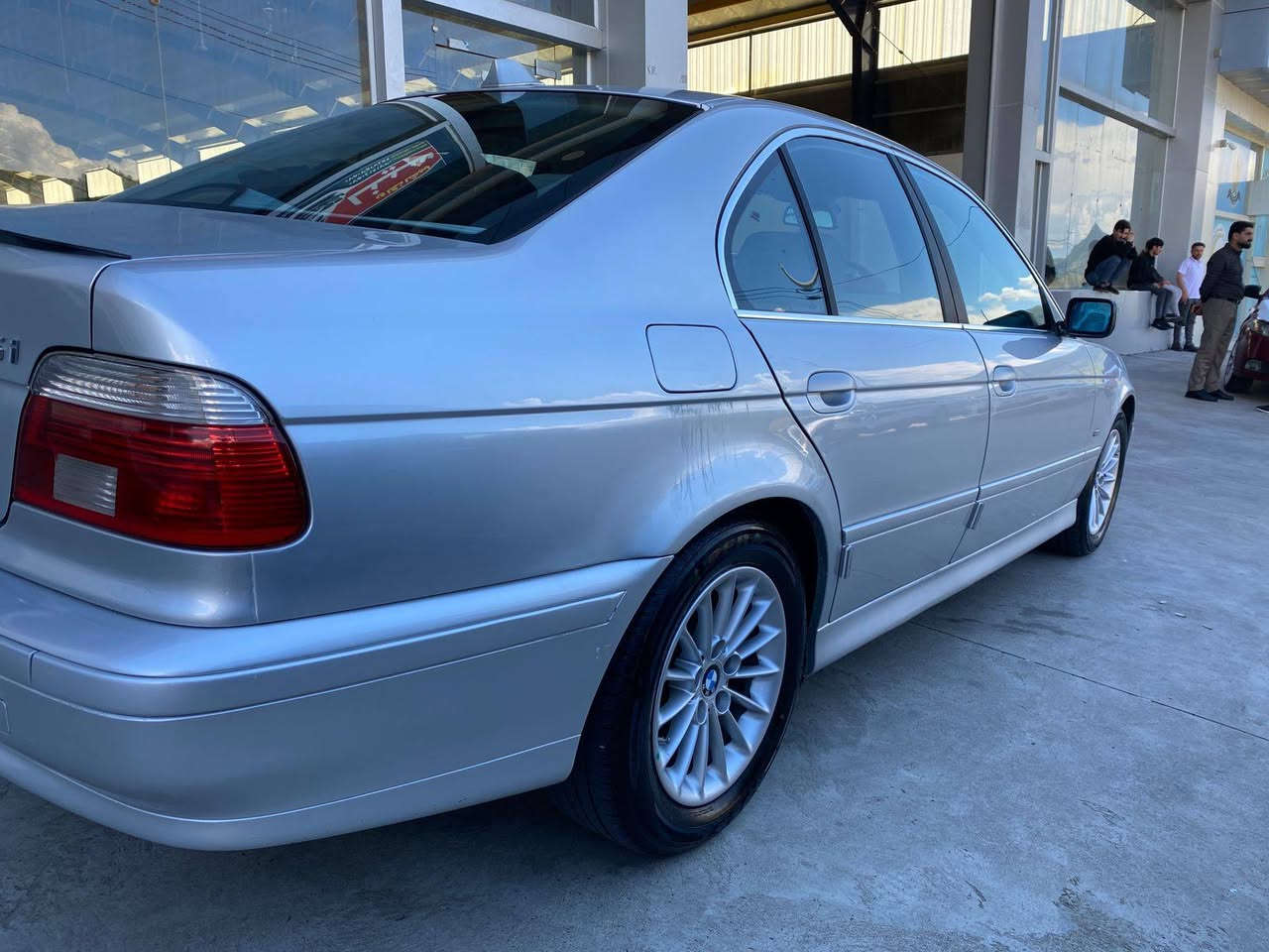 BMW موديل 2001 حجم 525 دبل دجتال كيرو مه مينه و تبريد بؤيا دعم هه مو به شه رت سبيري دانه كيراوه منفيست عصلي هه زه و باكانه ي مرور به شه رت هيج غرامه ي له سه ر    نيه نمونه يه له جواني فوله ته نها صلايت نيه ناو سبي. ***********
