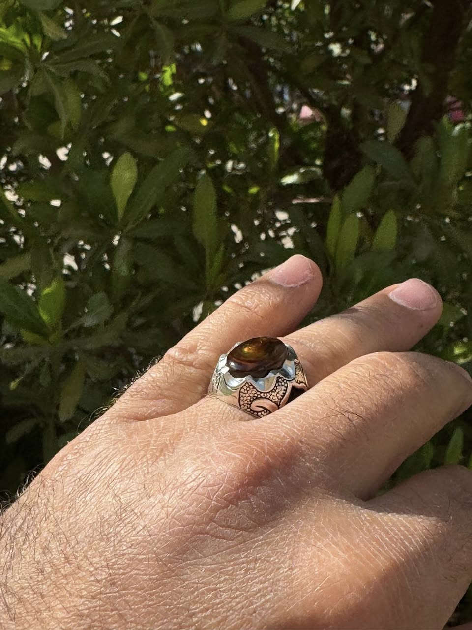 السلام عليكم
خاتم تحفه من العقيق الناري المكسيكي النادر فول فاير بصياغه جميلة  وعيار الفضة ٩٥٠ 
ملاحضه (بيع فقط) للاستفسار اتصال او واتساب***********
