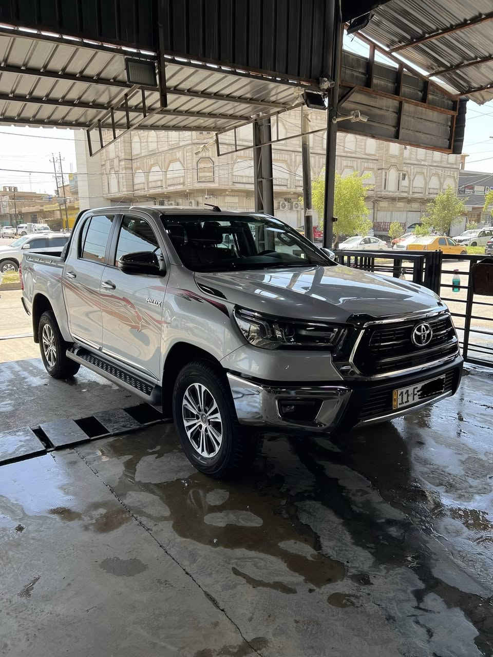 السلام عليكم

تويوتا هايلوكس موديل 2024 سعودي 

دفع رباعي 4x4 مكفولة كفالة عامة من كلشي 

رقم بغداد باسمي سنوية جديدة ورقم جديد 

مواصفات السيارة : 
بصمة تشغيل 
بصمة ابواب
شاشة 
تبريد قطعتين 
مقاعد جلد 
حساسات 
تحكم ستيرن جهتين 
كشنات تدفئة وتبريد
شاشة اعطال 
السيارة ماشية 45,000 حقيقي 
سبيرها مانازل 

السعر 335 وبيها مجال 
عنواني بغداد الدورة 
للأستفسار ***********
