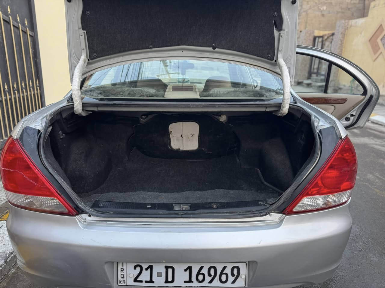 نيسان سني ياباني موديل ٢٠١١ 
داخل صاج 

سنويه نهايه ال ٢٩باسمي 

رقم سلميانيه نكليزي 

‏محرك ١٦٠٠ قبق ابيض مكفول 

تبريد ثلج 

مكفول صدر امامي خلفي 

قطعه صبه في الباب الامامي بصف السائق بدون دواخل 

بارد في الجاملغ الخلفي قدر اصبع 

باقي السياره مكفوله اللون سلفر تخم تاير 

السعر ١٠٥ ورقه 

الرقم:***********

واتساب :***********
