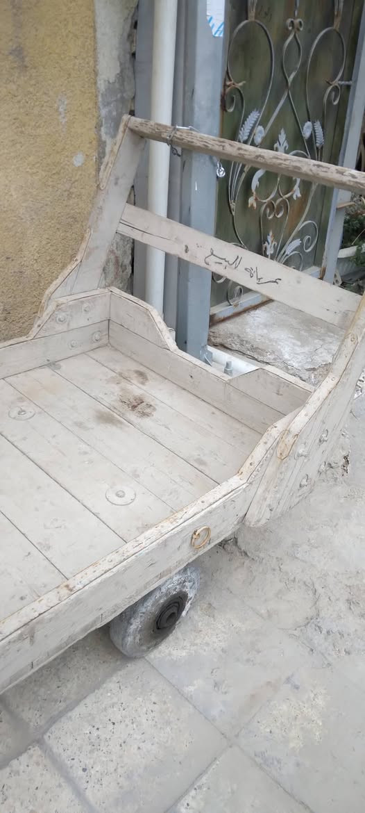 السلام عليكم ورحمة الله وبركاته اخواني عندي عريانه خشب نظيفه جدا للبيع السعر ٧٥ بيه مجال مكاني بغداد البياع موبايل ***********
