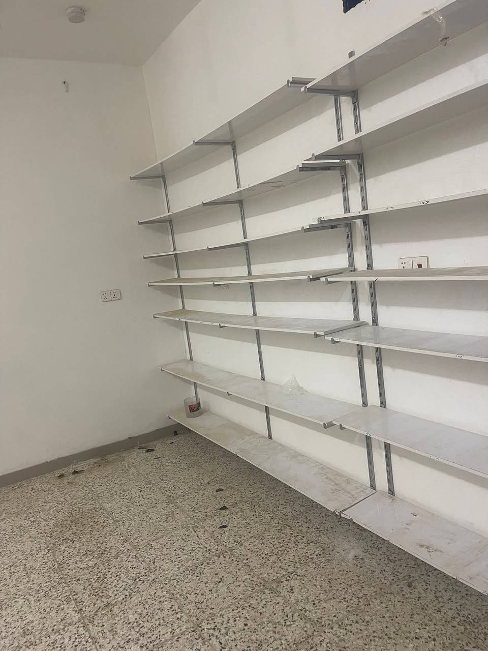 سلام عليكم رفوف محل تركي اصلي درجه اول أبيع شلع مابيع أمتار سعر ٢٥٠ وبي مجال المكان نجف حي النداء التواصل مراسله صفحه او الاتصال عل رقم ***********
