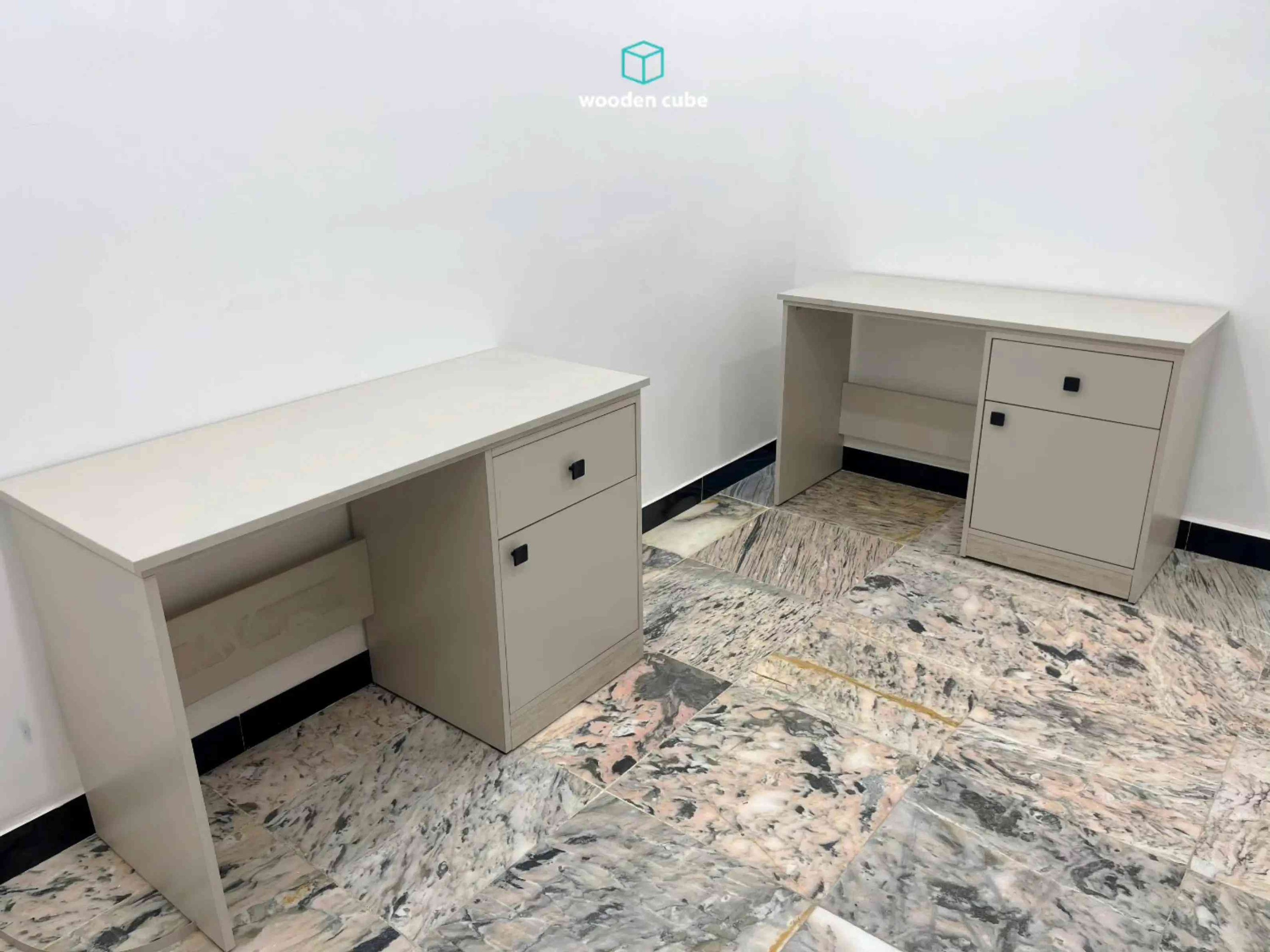 عدنا اليكم من جديد ..🤍 غرفة  نوم مع سرير مزدوج منفصل 🛏️ مع كنتور وميز تواليت 🛍️🧥  تم العمل من أجود الخامات والاكسسوارات التركيه ..🇹🇷 تناسق الالوان مع ارضيه الغرفة اظهرت التصميم بشكل رائع مع الانارة الداخلية للكنتور ✨ مع المكعب الخشبي ..... احلامك حقيقة💎 للأستفسار ☎️ *********** زورونا في موقع العرض 📍 بغداد-نفق الشرطة -مقابل السفاره #اكسبلور #غرفه_نوم #غرفه #خشب #capcut 
