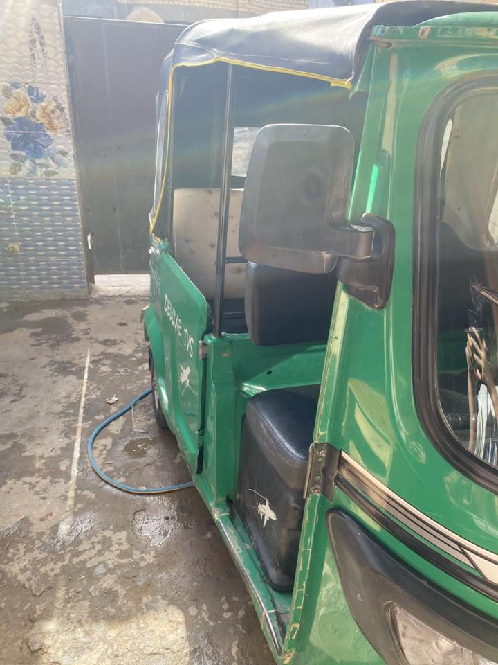 سلام عليكم تكتك البيع مودل 2021/7/30.وقم وسنويه كاشي مابيها بس ضربه بل جابه خفيفه خير من الله اي نواقص مابيها  السعر 6500 وبيه مجال /رفم***********
