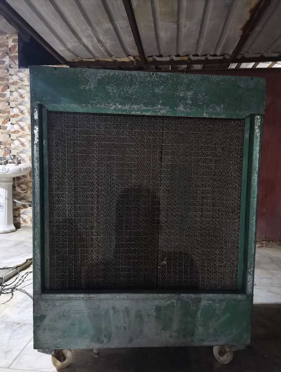 مبردة اخت الجديدة
 كاملة وجاهزه شرط الشغل 
حديد مقلون ثقيل جداً
السعر ٣٥٠ الف
للتواصل خاص
 او الاتصال ***********
