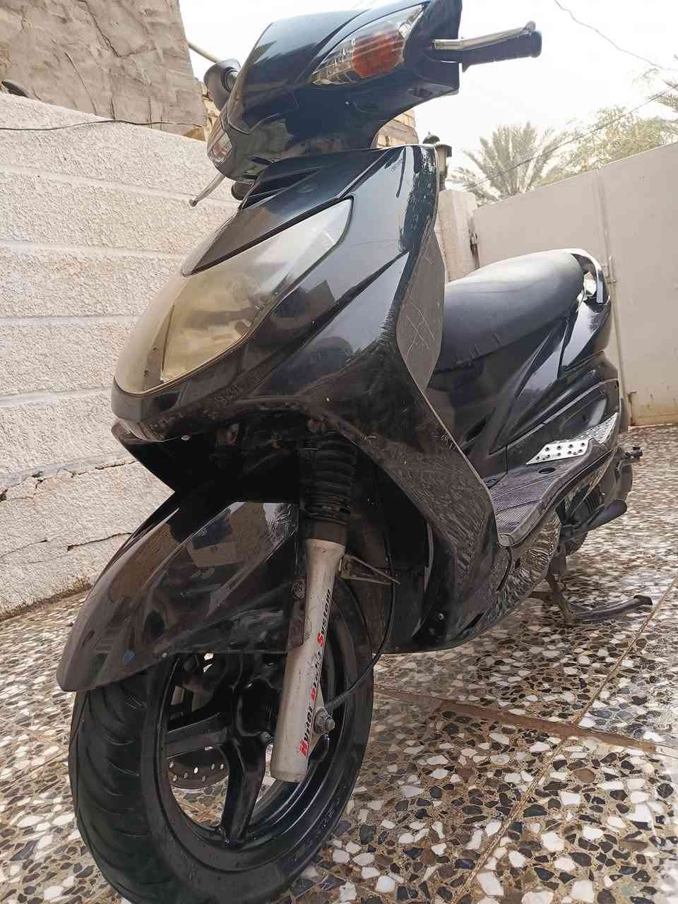 دراجة سكنس فحل محرك ناعم كهربائيات كلها كاملة كفراتها ختم واحد ديشبول شغال دراجة نكرة سلف وهندر  كل نقص ما بيها شلعة ومعدل تخبل قفل جنطة استيرن  سعرها 575 بيها مجال بسيط مكاني الشعلة ***********
