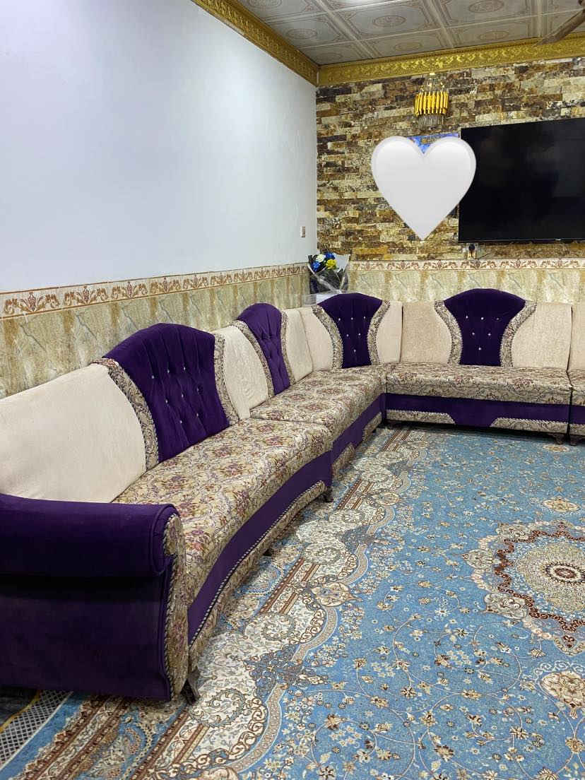 السلام عليكم تخم ديوان للبيع ٨ قطع النجف حي المهندسين ١٥ نفر يكفي السعر ٥٠٠ الف وبي مجال للتواصل ***********
