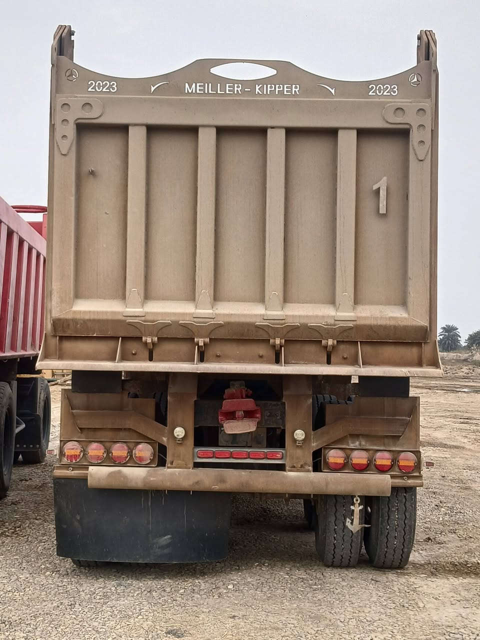 مقطوره للبيع تفصال العماره طول ٧٤٠ شاصي ١٦ ربطه ١٦ سربنك ناعم دناكير ١٦جك سكسين تخم تاير مقطوره جديده مكانه العماره 
***********
***********
