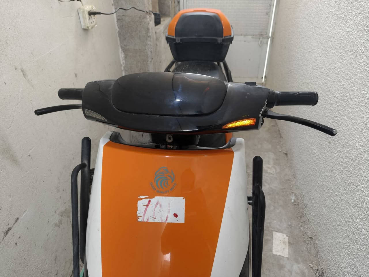 السلام عليكم سكنس شحن من شركة الصقر للبيع
7 بطاريات مبدلهن قبل شهرين
سرعتها الفعلية 70
العطل: الايت مالتها يرادله تبديل 
الدراجة كاملة وياها الشاحنة الاصلية 
العنوان: بغداد-الشعب
رقم الهاتف: ***********
