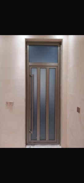 السلام عليكم عرض لمدة اسبوع فقط الشبابيك المنيوم السراي بكافة الوانه مع الجام والشد ماعدا النقل سعر المتر 75الف شامل كل الوان المقاطع والجام للاستفسار اتصال ع الرقم *********** السماوه شارع الجسر
