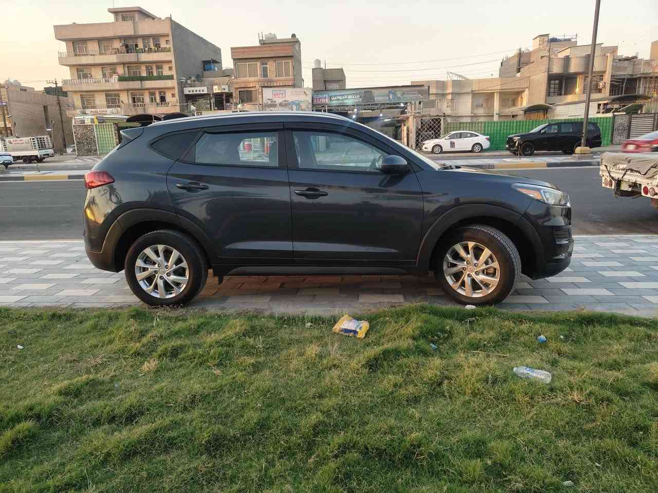 توسان 2020وارد امريكي حادث فقط طخه خفيفه بلبنيد
ماشيه85  محرك 2000
شاشه كامره خلفيه حساس 
فور ويل مانع انزلاق ثلاث انضمه قياده اوتو هولد 
السياره عله وضع الشركه صدر كير محرك تبريد  كله عله وضع الوكاله تحكم سكان جهتين تخم تاير جديد اسبير ما نازل
صور الحادث والسونار بلمنشور 
حادث فقط بنيد نفسه مصلح بدون اي دواخل 
السعر 159مجال بصيط
***********
