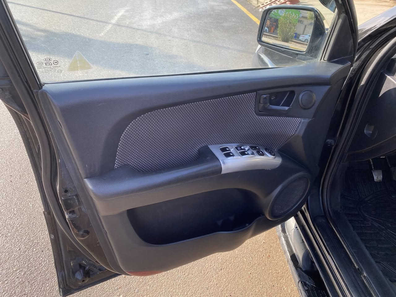 السلام عليكم ورحمة الله وبركاته للبيع كيا سبورتج 2007بيها صبغ بوند ونص  جاملغ بدون دواخل شرط كير ومحرك طخم جديد السعر 93بيها مجال ***********
