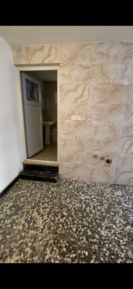 #للايجار__________في__________السيدية
شقة طابق اول نظيفة غرفة صالة مطبخ خدمات 

بدل الايجار ٥٠٠ بي مجال 

للأستفسار آكثر الأتصال على الرقم 

***********

أو زيارة المكتب الكائن في منطقة السيدية 

شارع جامع الأقصى مقابل لحوم جويلي

مكتب المصطفى للاستثمار و التطوير العقاري
